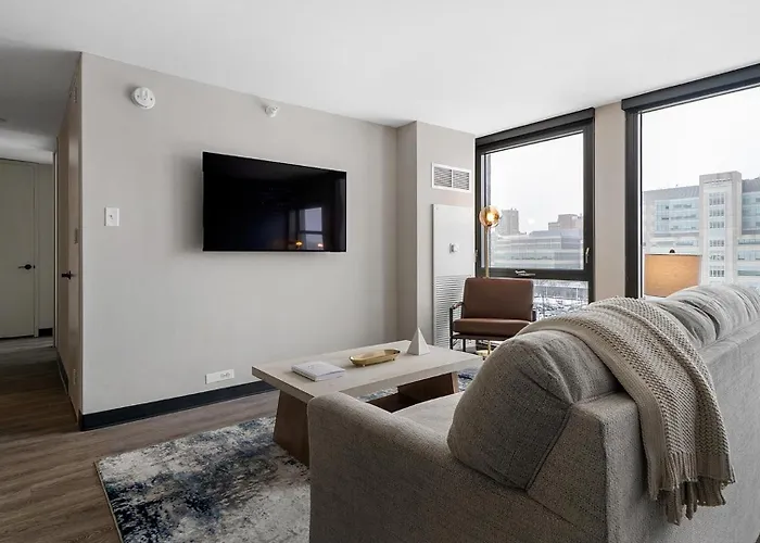Landing Stylish 2Bd Gym Yoga Studio Chicago