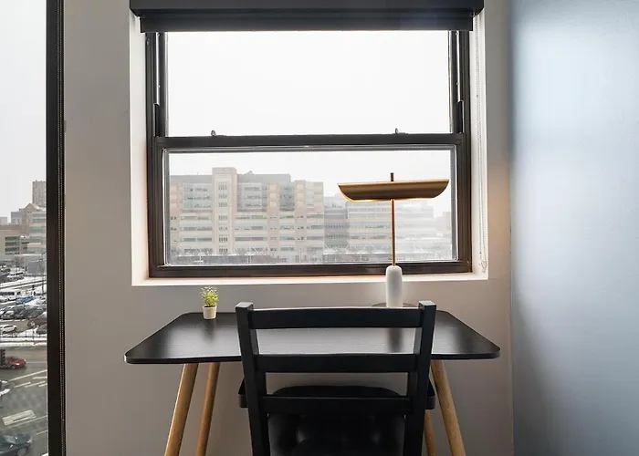 Landing Stylish 2Bd Gym Yoga Studio Apartment *