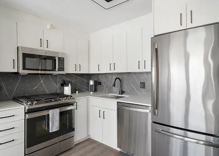 Landing Stylish 2Bd Gym Yoga Studio Chicago