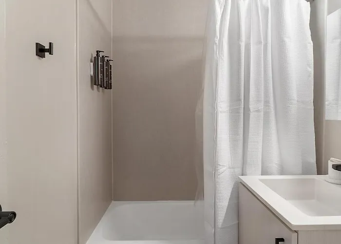 Landing Stylish 2Bd Gym Yoga Studio Apartment Chicago