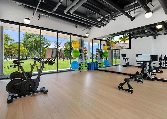 Landing Stylish 2Bd Gym Yoga Studio Apartment
