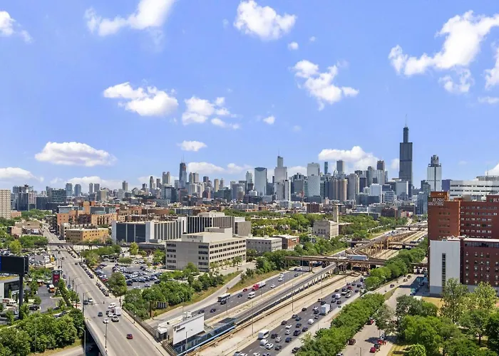 Landing Stylish 2Bd Gym Yoga Studio Chicago